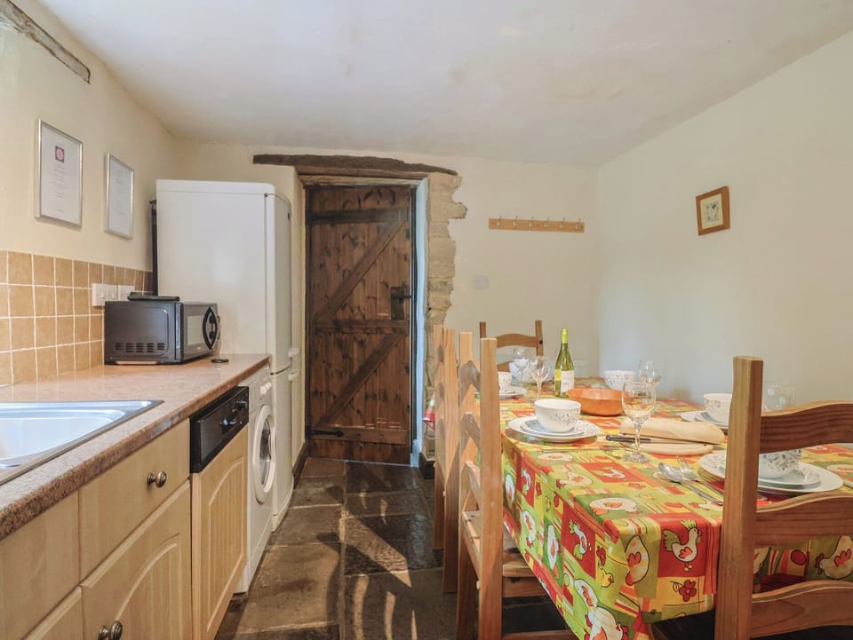 Dishwasher, cookware/dishes/utensils