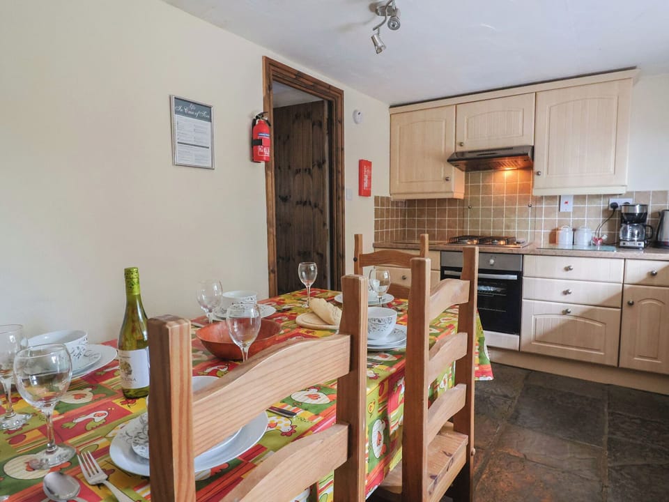 Dishwasher, cookware/dishes/utensils
