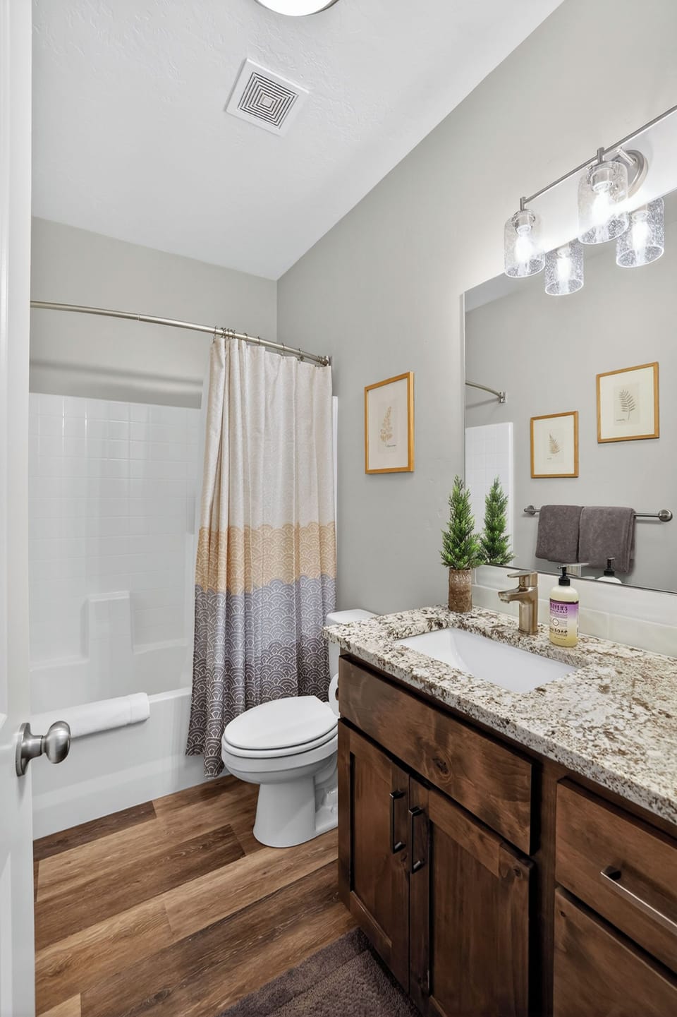 Fresh towels, a convenient tub/shower combo, and simple modern finishes in the 2nd level full bath