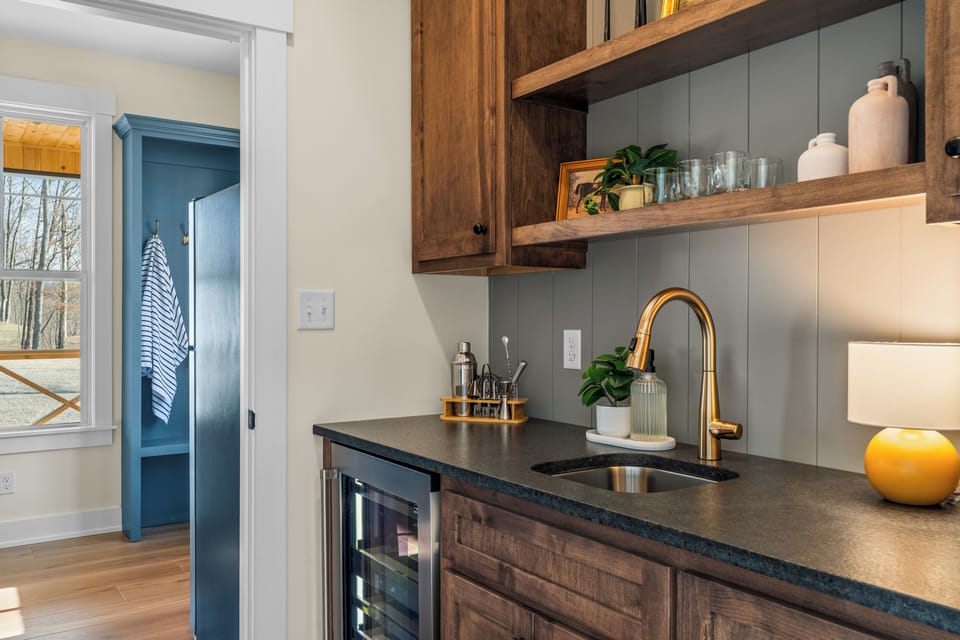 wet bar main floor 