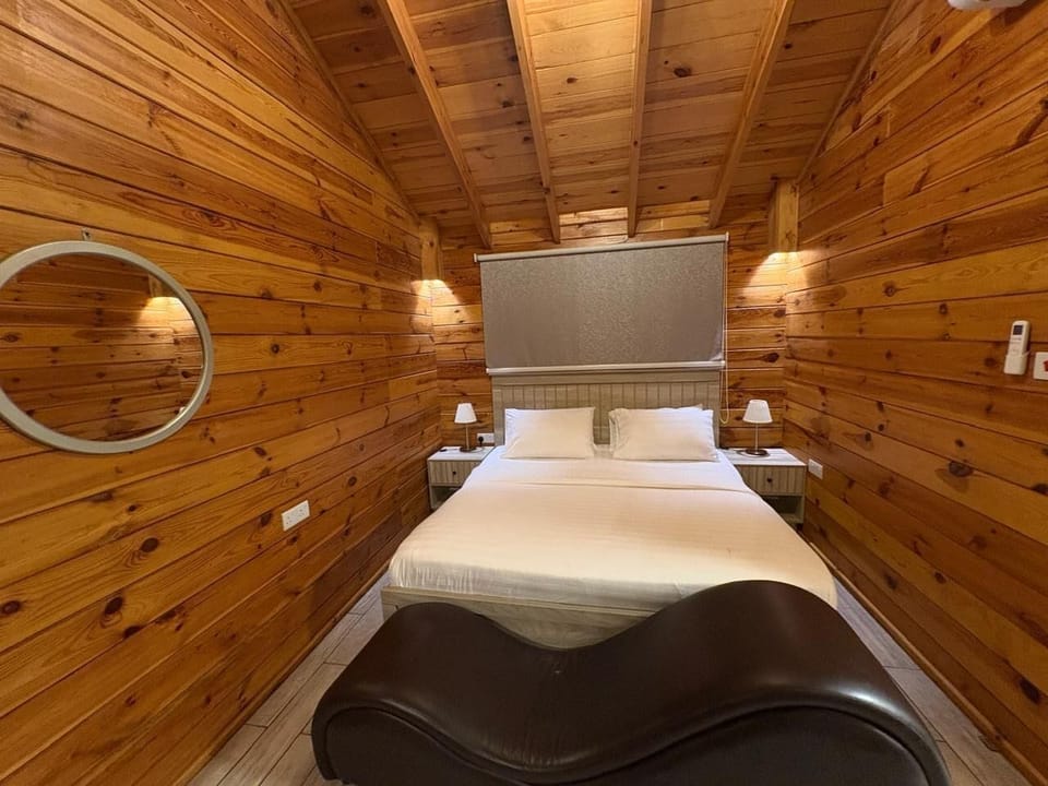 In-room safe, free WiFi