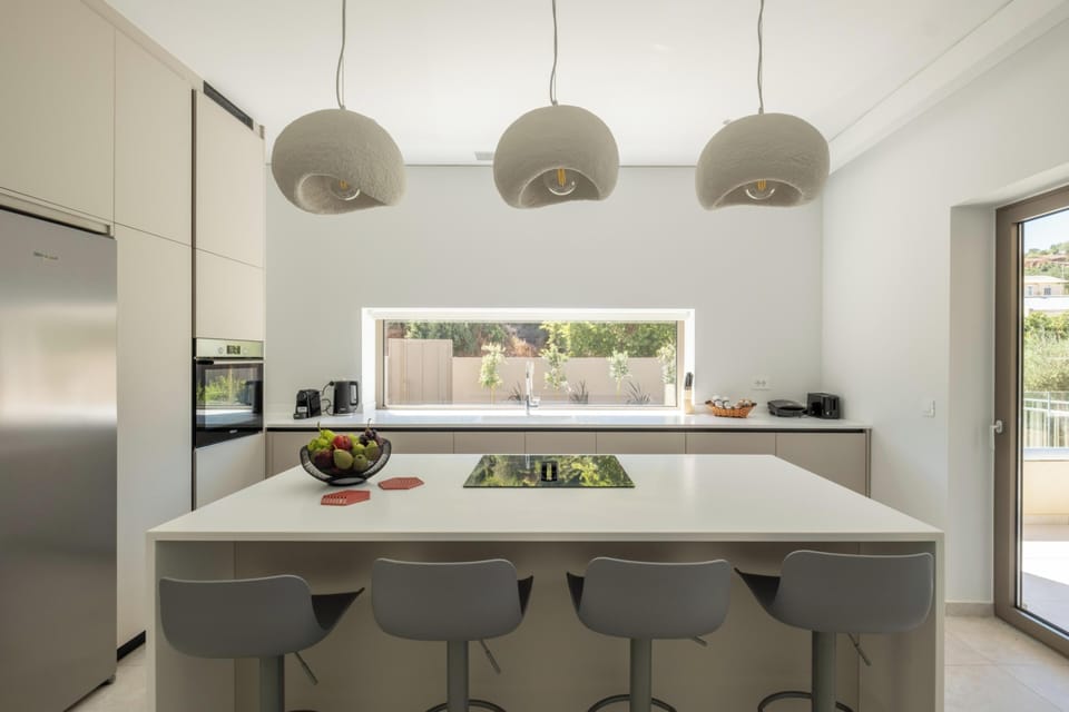 Luxury Villa, Mountain View | Private kitchen | Full-size fridge, microwave, oven, stovetop