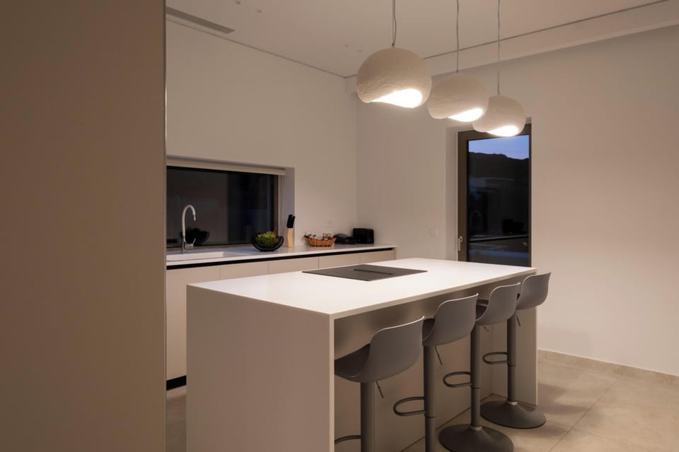 Luxury Villa, Mountain View | Private kitchen | Full-size fridge, microwave, oven, stovetop