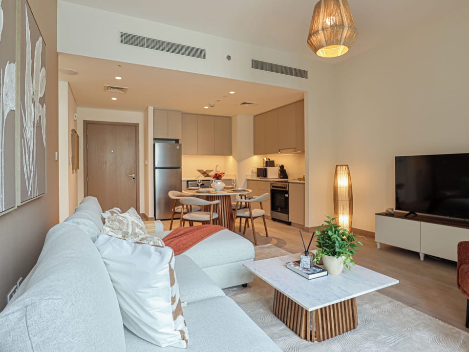 Apartment, Balcony, Canal View | Living area