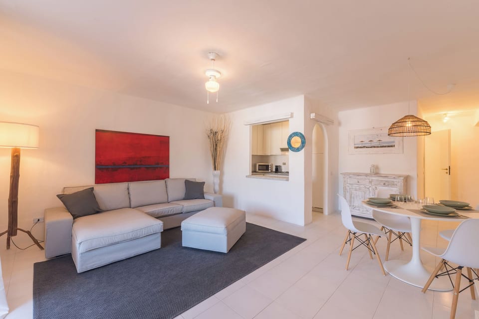 Apartment, City View | Living area | 40-inch Smart TV with cable channels