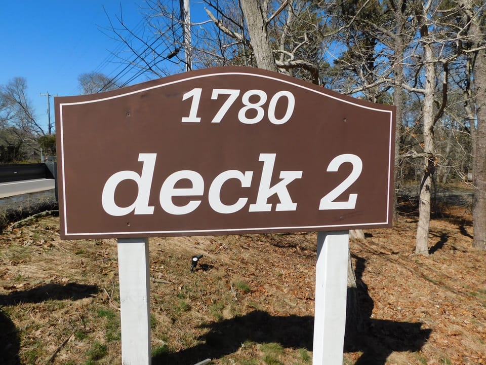 Deck 2 Sign