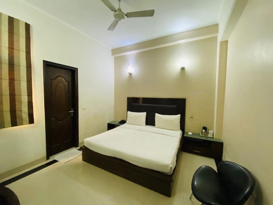 Deluxe Double Room | Desk, laptop workspace, free WiFi