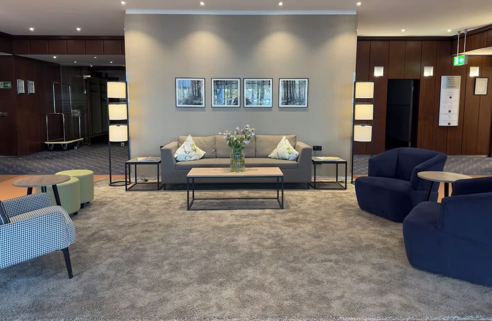 Settle in and socialize in the comfortable, stylish lobby.