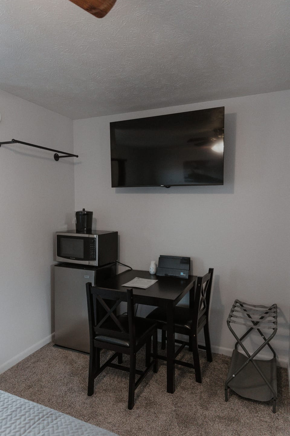 Laptop workspace, free WiFi, bed sheets