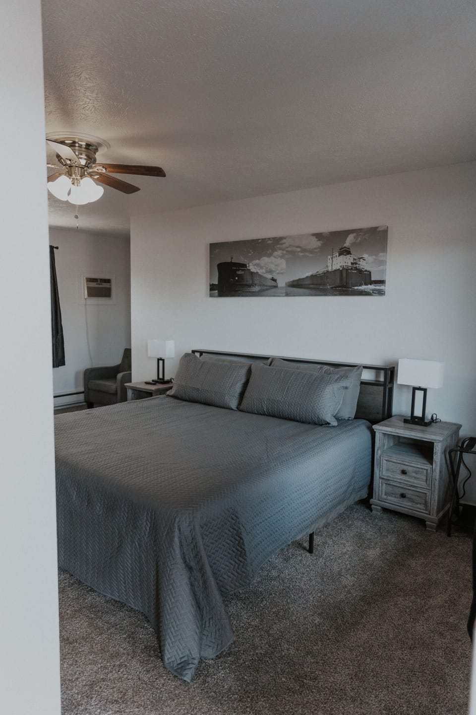 Laptop workspace, free WiFi, bed sheets