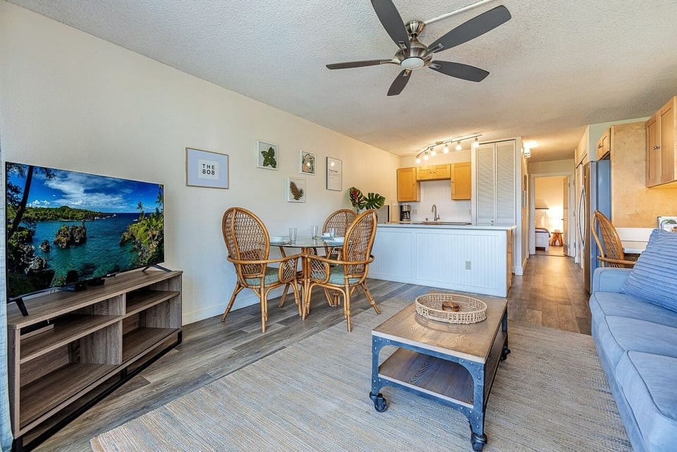 Condo, 1 Bedroom | Living area