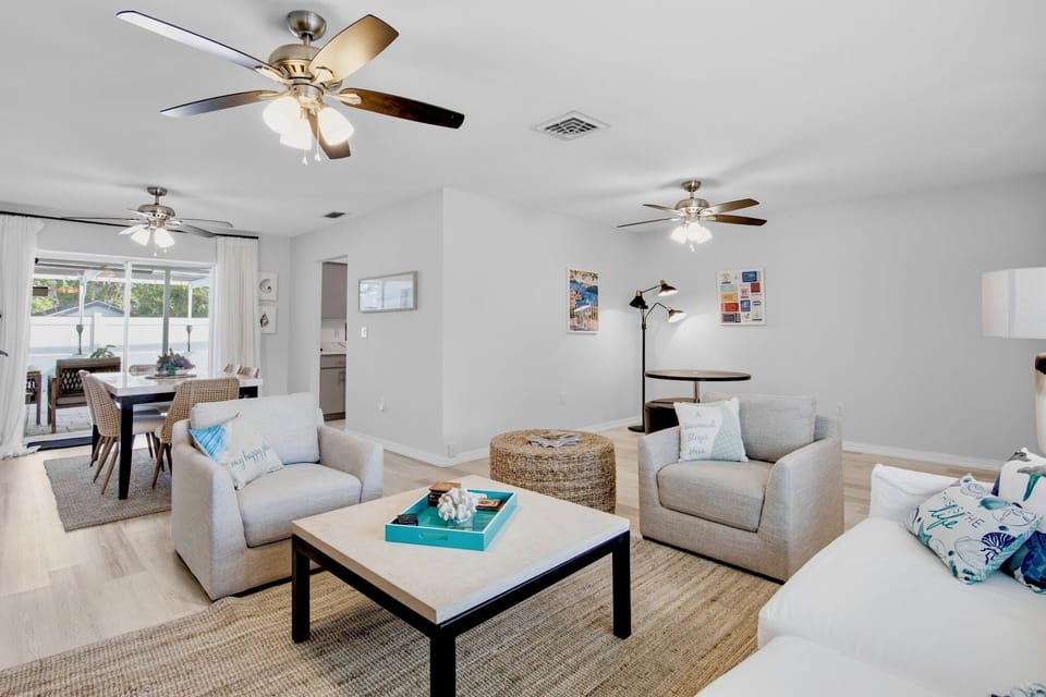 Spacious Living Area with Comfortable Seating