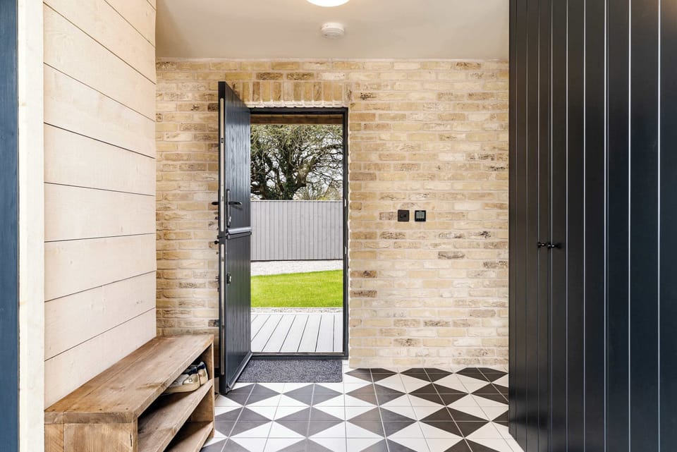 Door to back garden