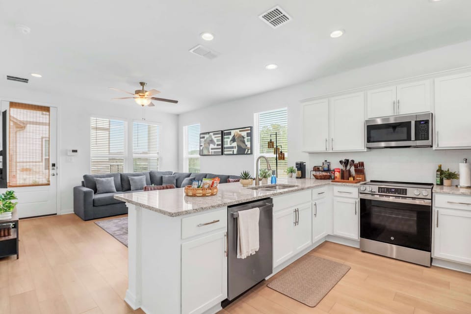 The chic, open kitchen is well equipped for an unforgettable getaway​