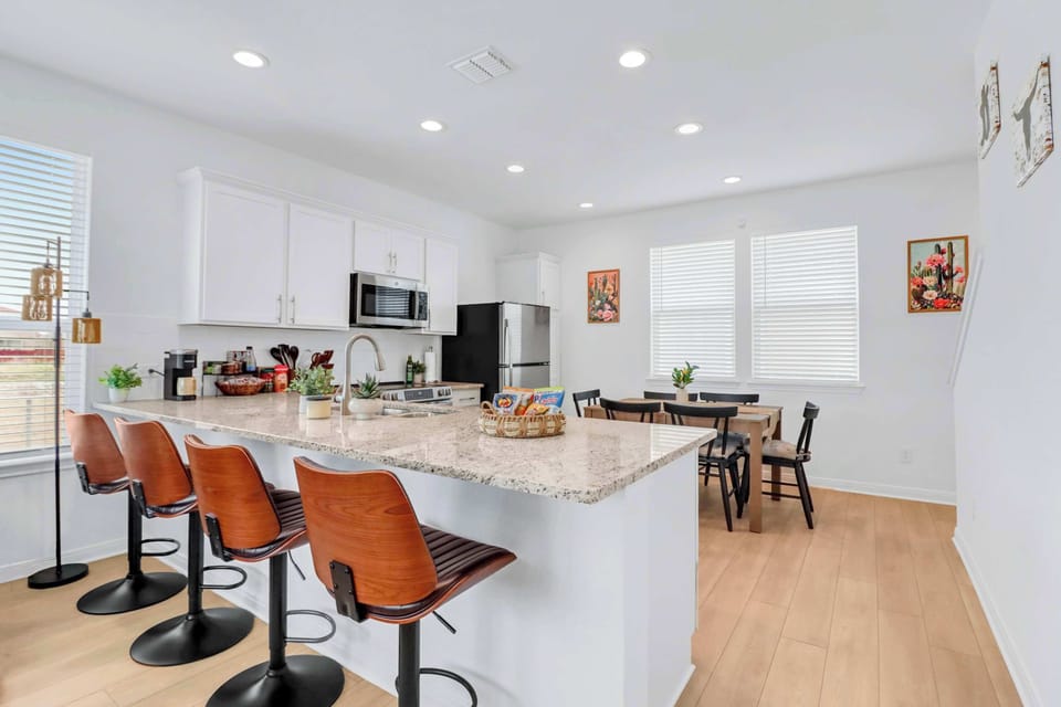 The chic, open kitchen is well equipped for an unforgettable getaway​