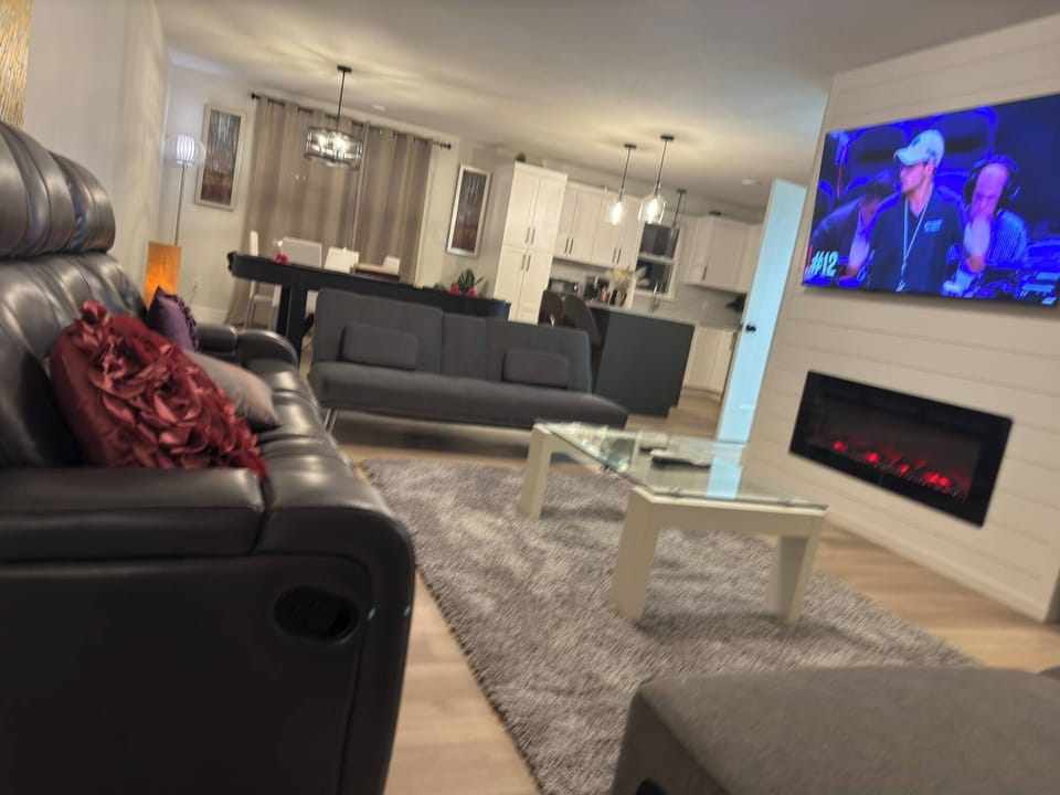 House, 4 Bedrooms, Patio | Living area
