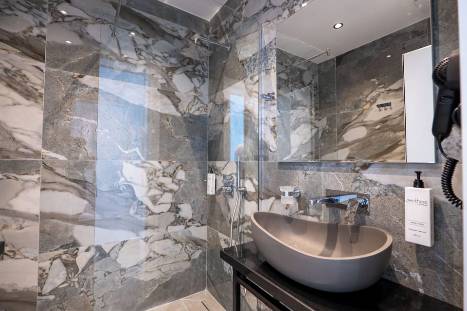 Triple Room, Balcony | Bathroom | Shower, free toiletries, hair dryer, towels