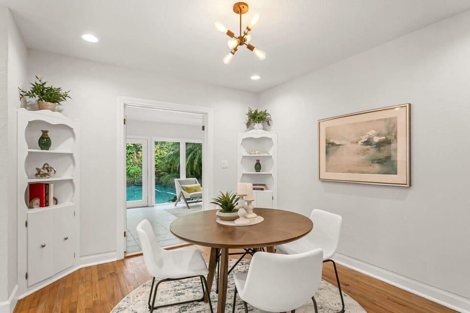 Dining Area with seating for four