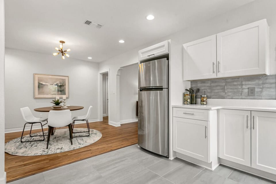 Dining Area with seating for four