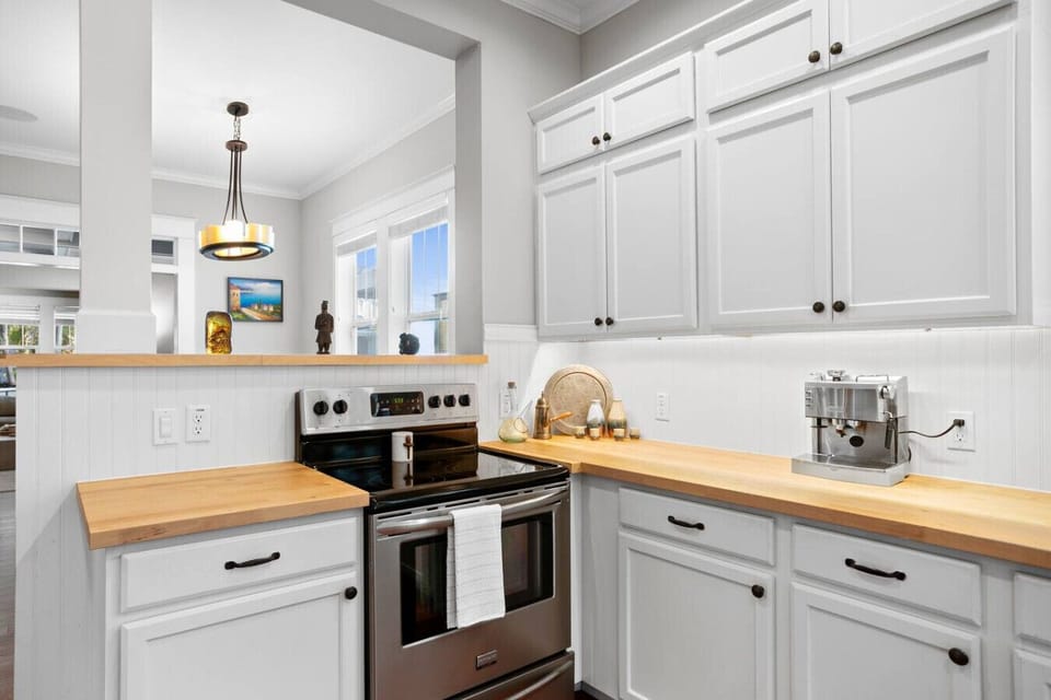 Fully stocked kitchen