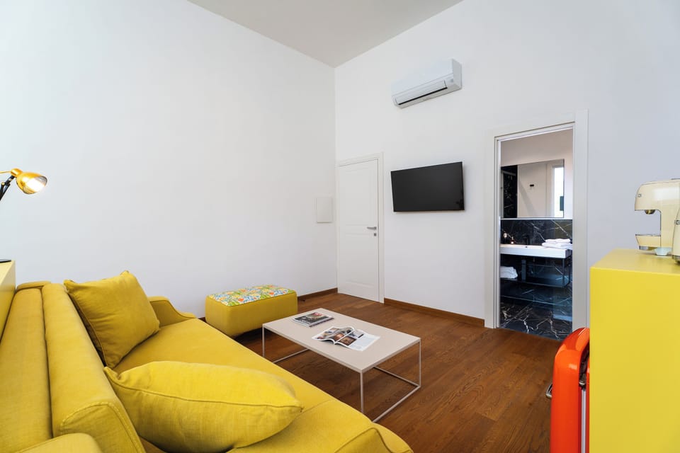 Junior Suite | In-room safe, desk, blackout drapes, free WiFi