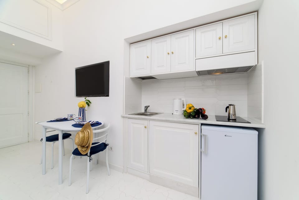 Apartment, Balcony, City View | Private kitchen | Fridge, stovetop, espresso maker, electric kettle