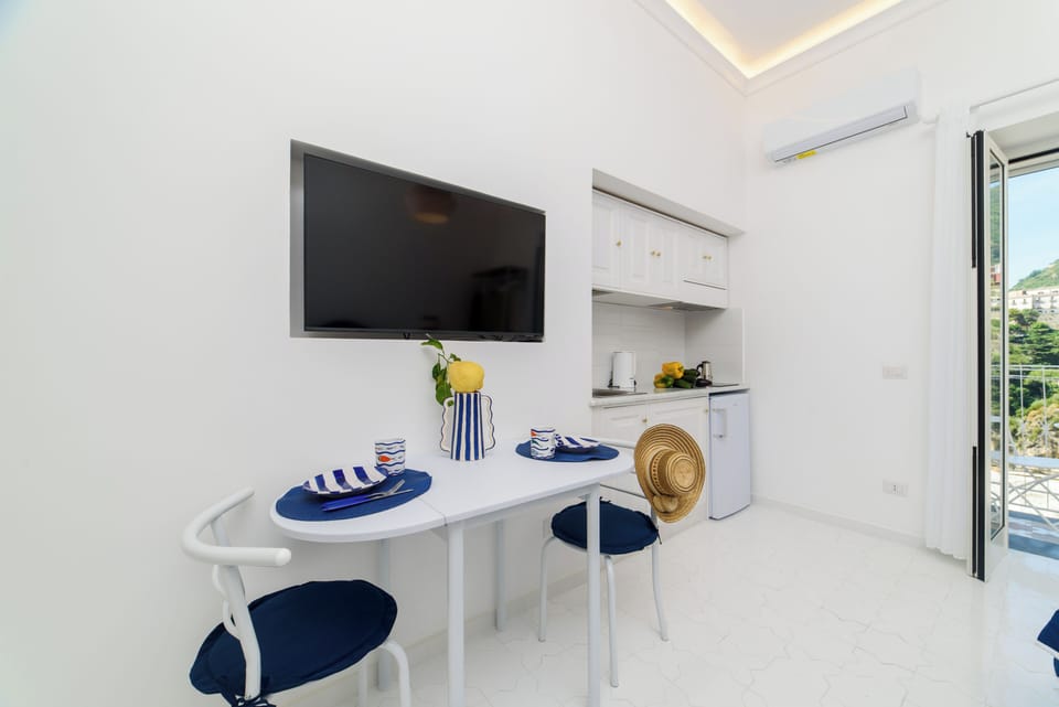 Apartment, Balcony, City View | Interior