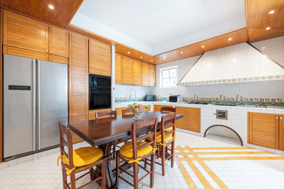 Deluxe Apartment, Patio, Garden View | Private kitchen | Full-size fridge, microwave, oven, stovetop