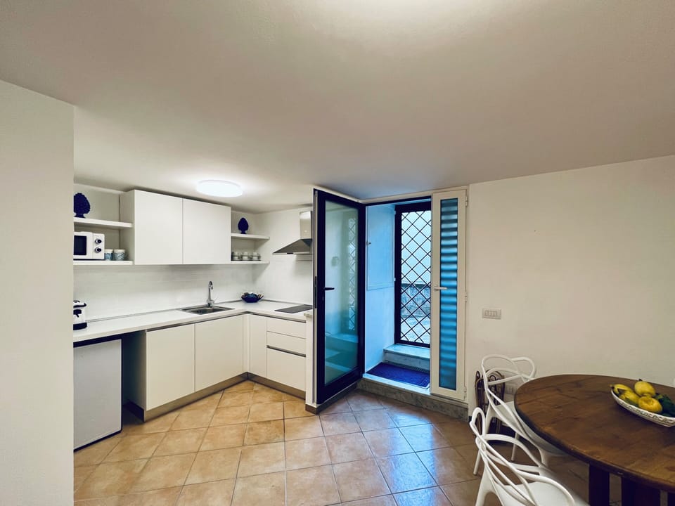 Duplex | Private kitchen | Fridge, microwave, stovetop, espresso maker