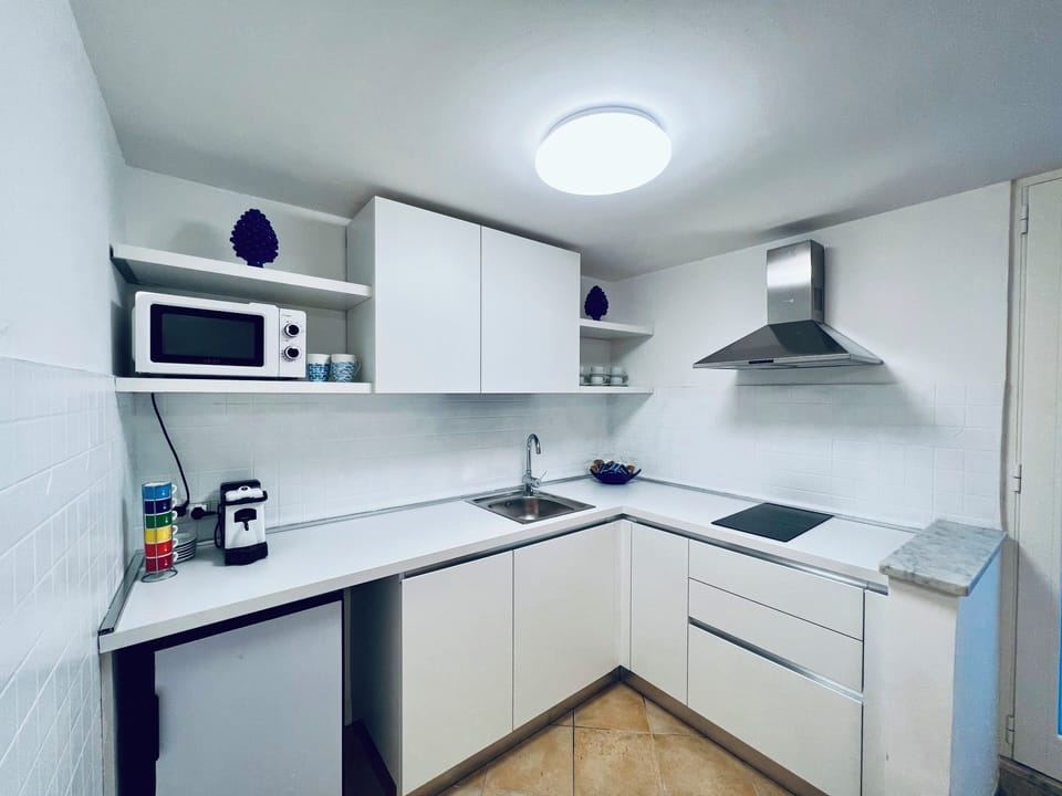 Duplex | Private kitchen | Fridge, microwave, stovetop, espresso maker