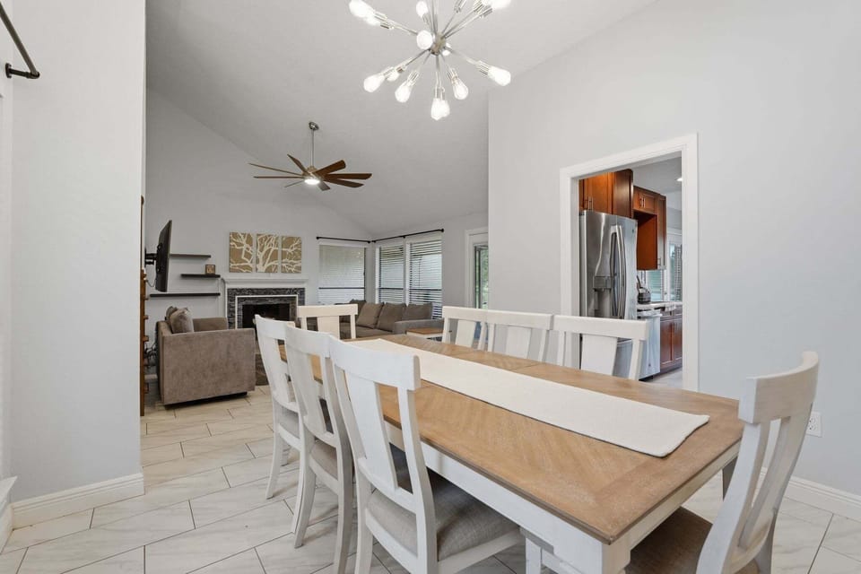 Architecture, Building, Dining Room, Dining Table, Furniture