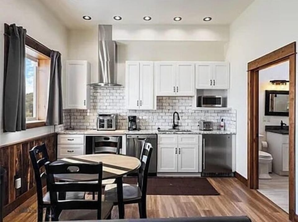 The Buffalo Suite offers a kitchenette for all of you snacks and light meal preparing.
