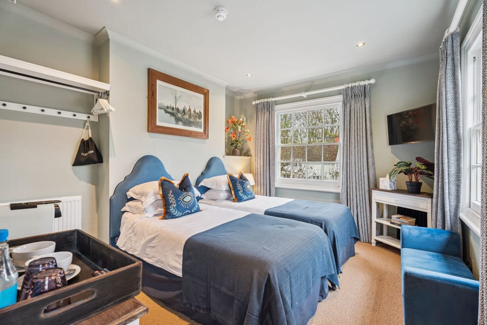 Premium Twin Room, Ensuite (3) | Iron/ironing board, free WiFi