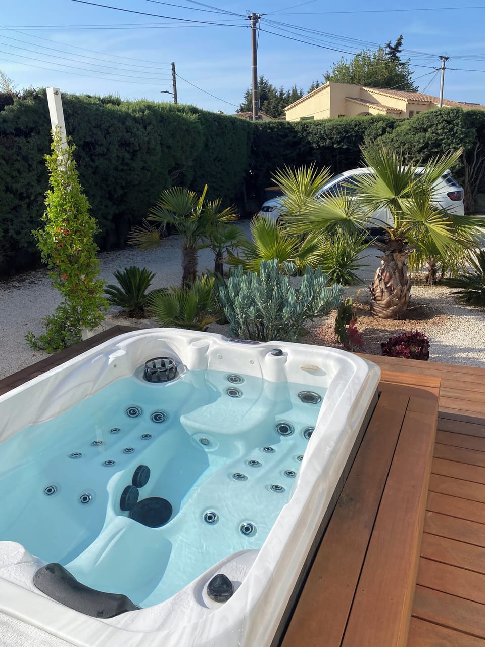 Outdoor spa tub