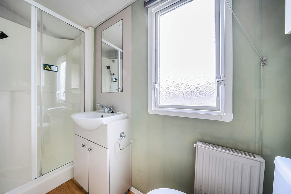 Cabin Sleeps 8 - Pools, Parking, Pets Cabin in Weymouth