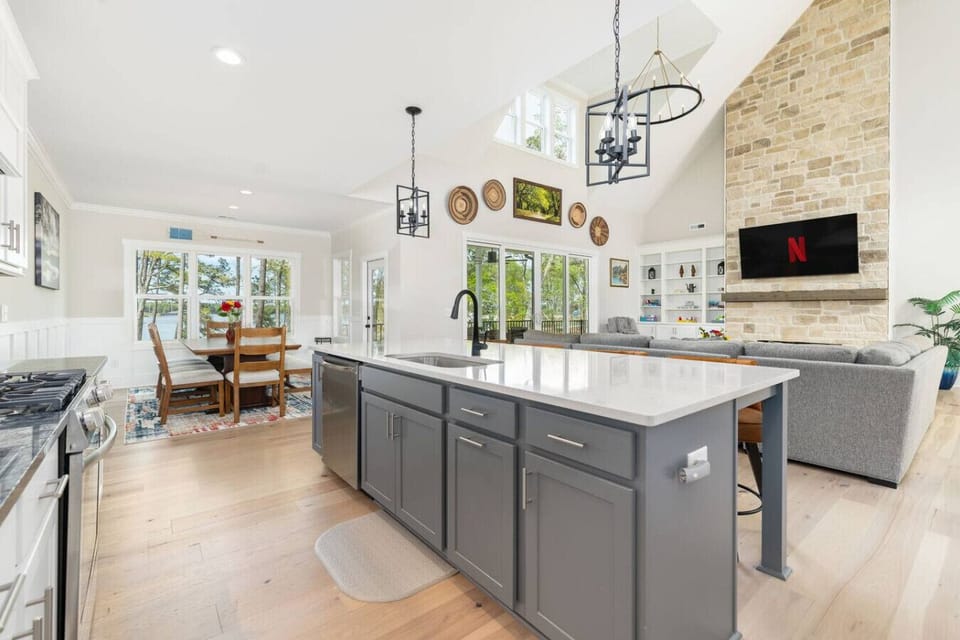Open-concept kitchen with two ovens built for large meals