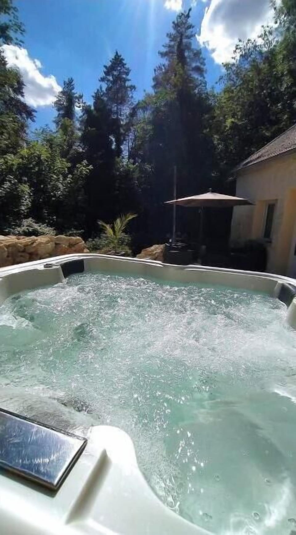 Outdoor spa tub