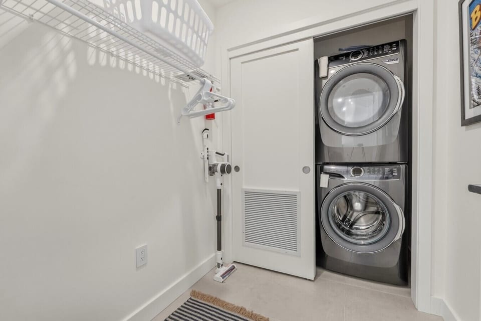 Closet & Laundry