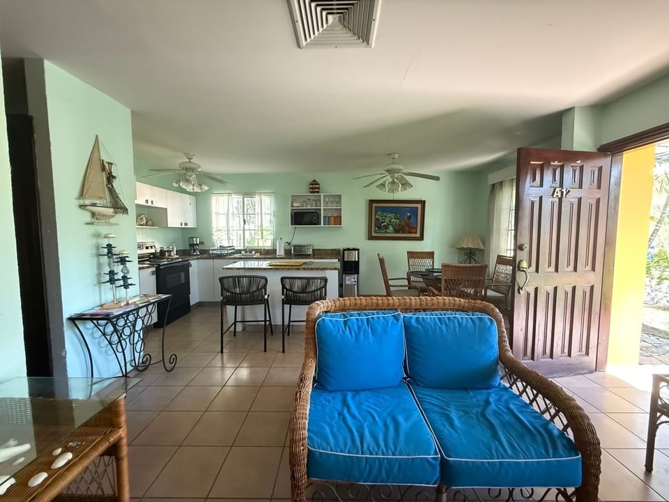 Open concept to kitchen and dining room