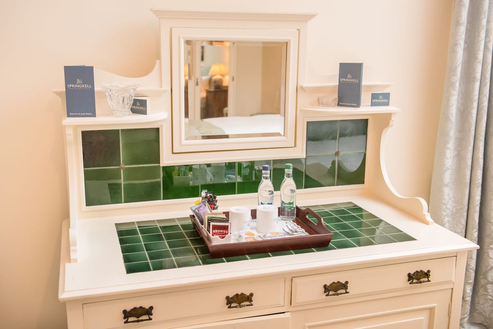 Family Room | Premium bedding, individually decorated, individually furnished