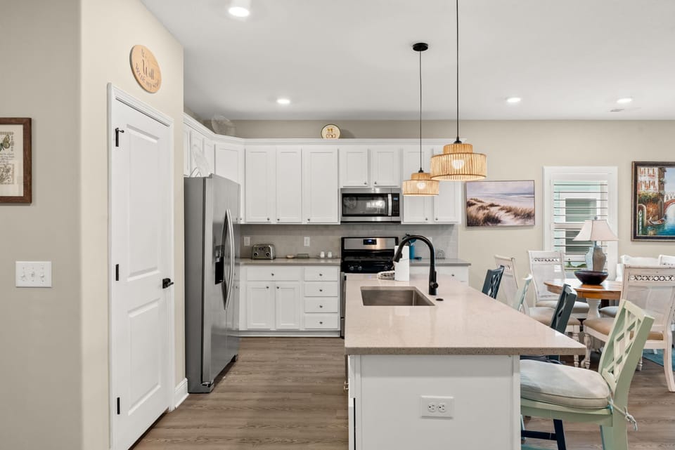 House, Courtyard View | Private kitchen | Full-size fridge, microwave, oven, stovetop