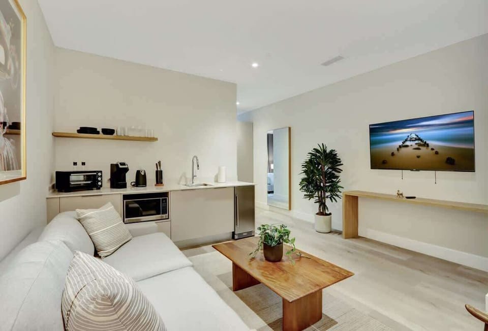 Where Modern Design Meets Smart TV Innovation in Your Trendsetting Living Room