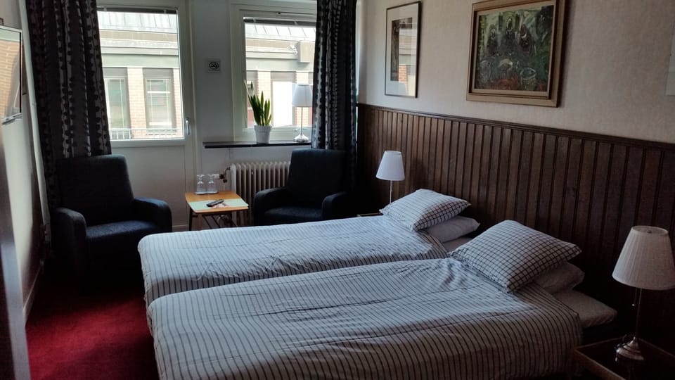 Twin Room (Private WC, Shared Shower) | Soundproofing, cribs (surcharge), rollaway beds (surcharge), WiFi (free)
