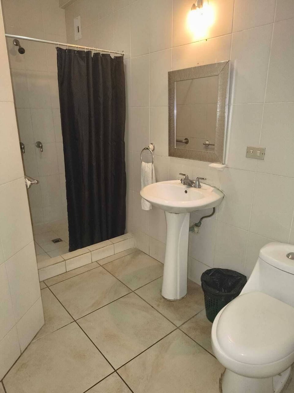 Family Double Room | Bathroom | Shower, towels, soap, shampoo