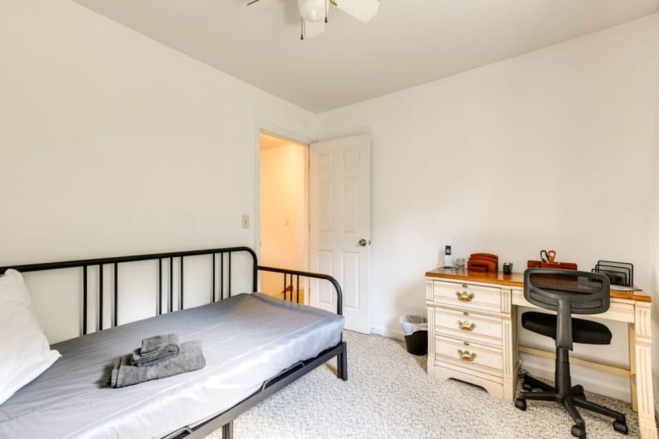 Bedroom 6 | Full Day Bed & Workspace Setup