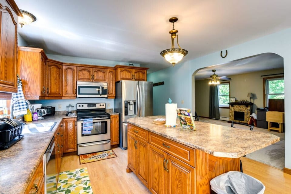 Kitchen | Center Island & Stainless Appliances