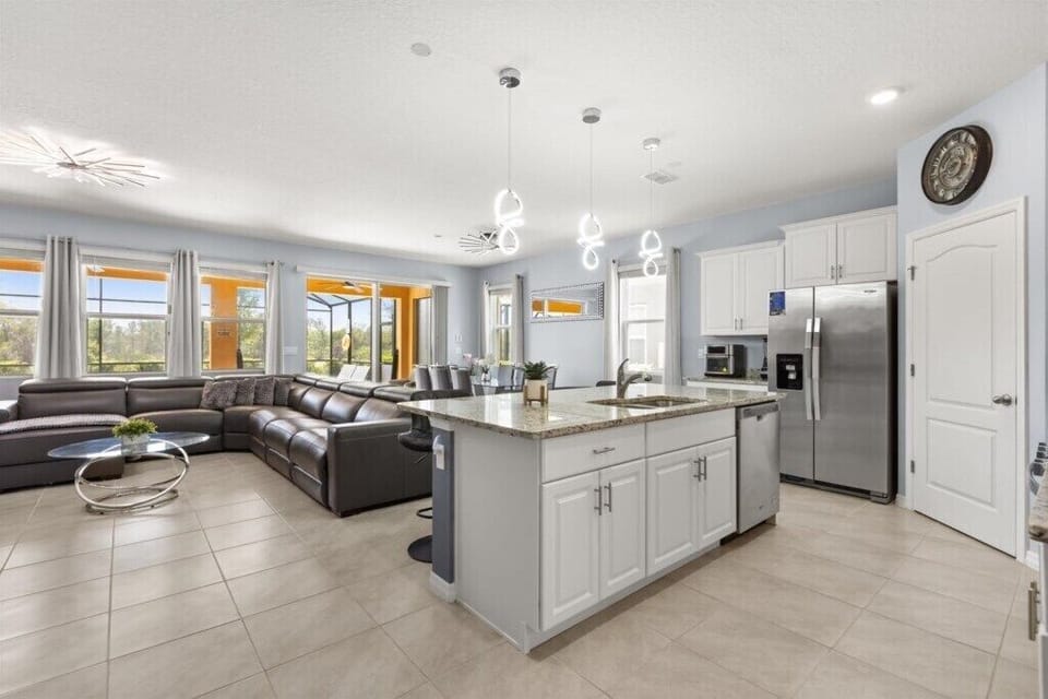 7643 Oakmoss Loop  (8).jpg