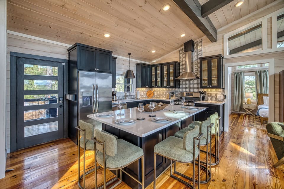 A fully equipped kitchen designed for both comfort and convenience. The perfect space to cook, gather, and enjoy time together.