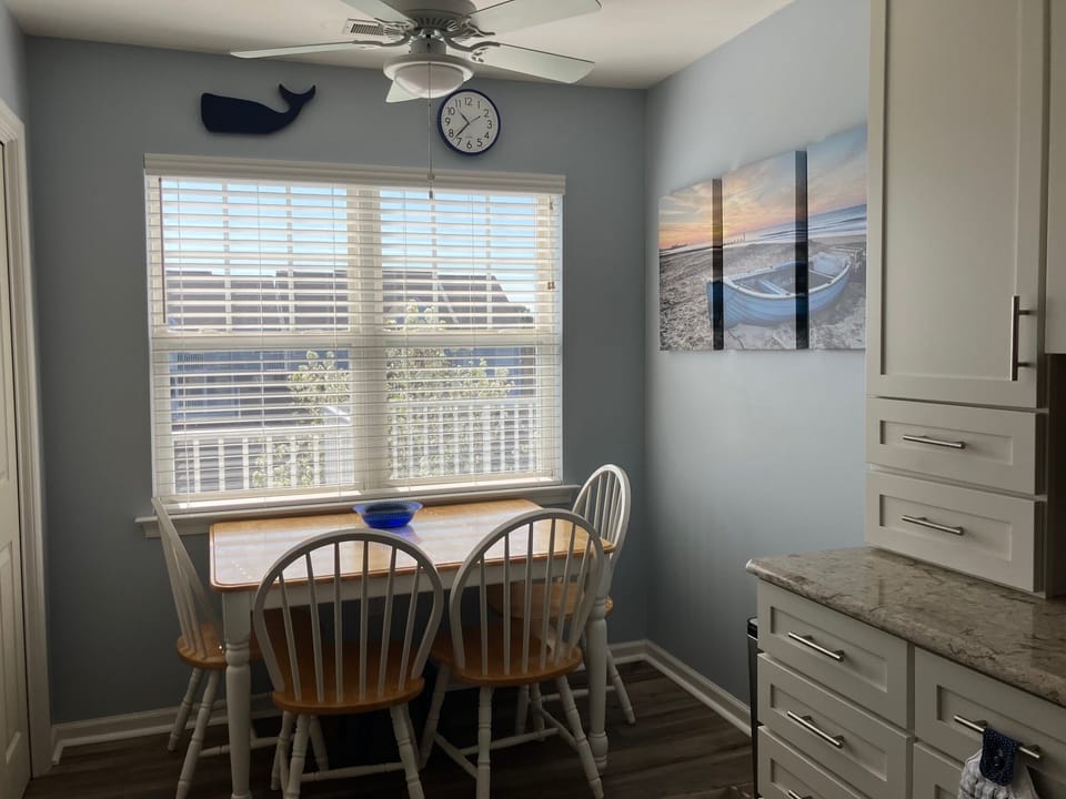 Kitchen dining area