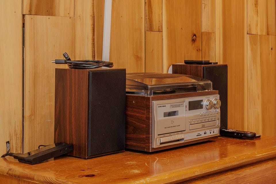 Bedroom Record Player Whittier Cherokee BrysonCity Sylva